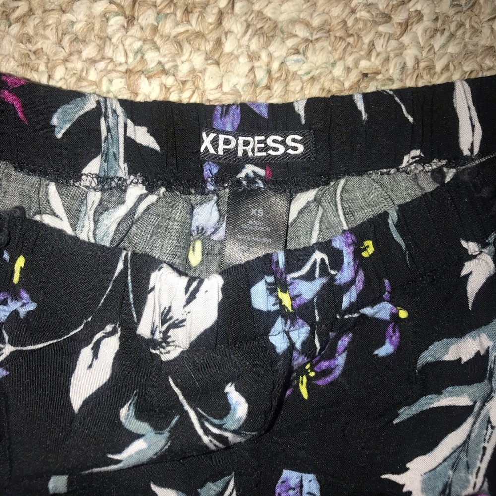 Express Shorts - Picture 3 of 3